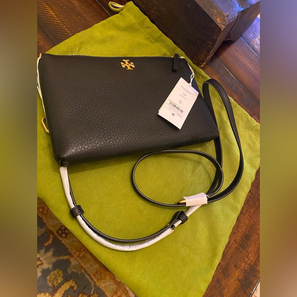 Tory Burch Mercer Pebbled Zip Crossbody Black/ Gold Metal ware